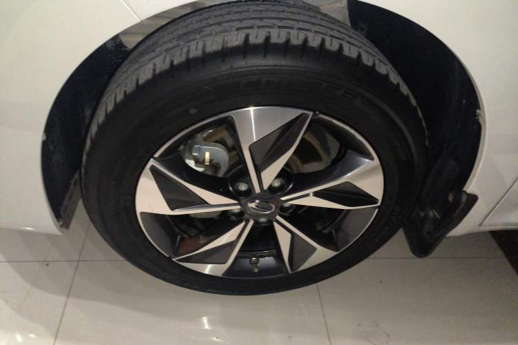 Used GAC Trumpchi M6 2021 PRO 270T Automatic Luxury Edition Left Front Wheel Hub