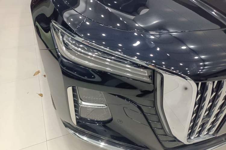 Used Hongqi H5 2025 2.0T Automatic Flag Edition – 500 000 Units Commemorative Version Right Front Headlight