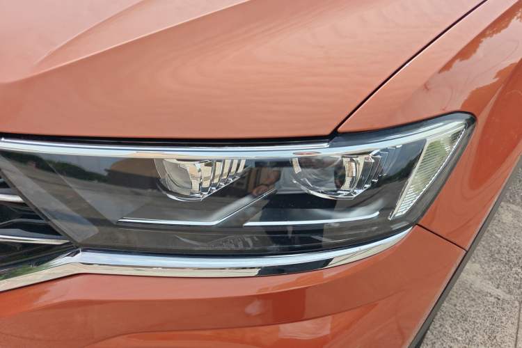 Used Volkswagen T-ROC 2019 280TSI DSG Two-Wheel Drive Comfort Version China VI Standard
