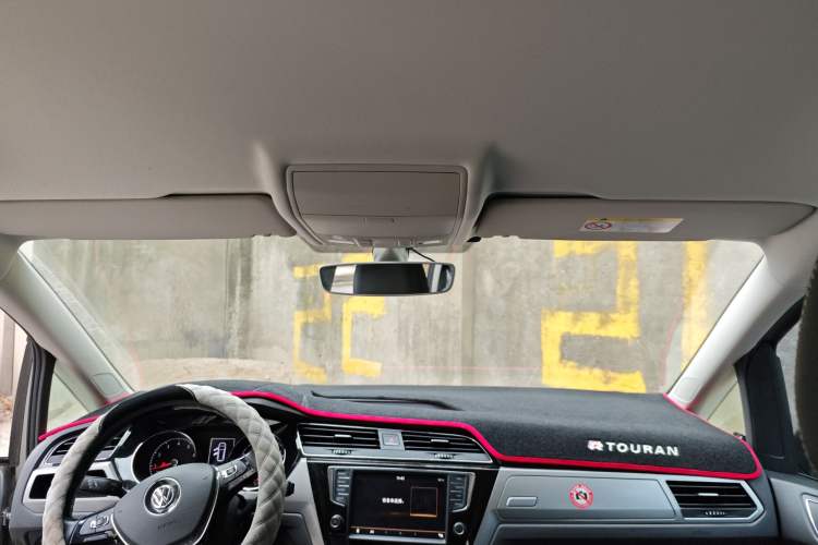 Used Volkswagen Touran 2016 Volkswagen Touran L 280TSI Manual Comfort Edition