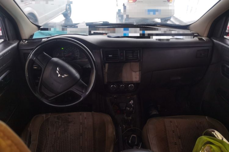 Used Wuling Rongguang V 2015 1.2L Standard Version
