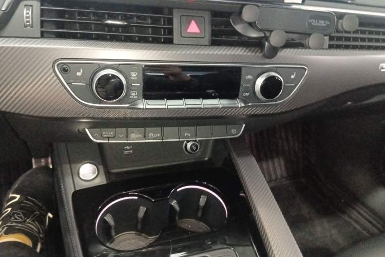 Used Audi A4L 2023 40 TFSI quattro Luxury Dynamic Edition Audio And AC Panel