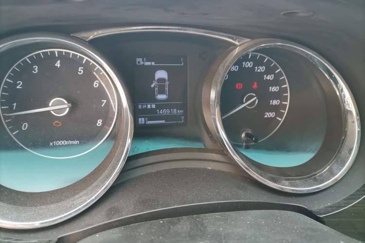 Used Baojun 730 2016 1.5L Manual Comfort Version 7 Seats China V Emission Standard Odometer Close Up