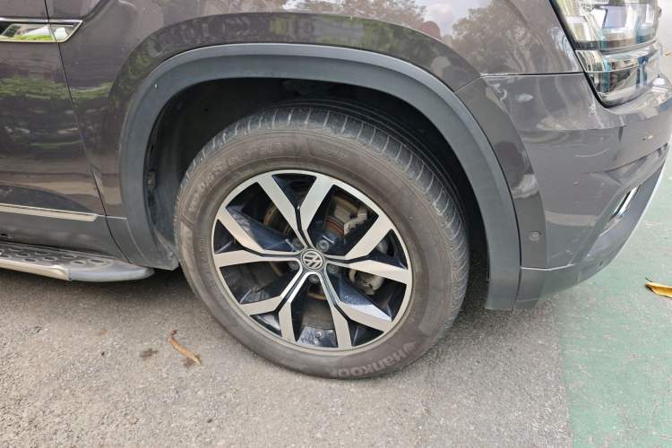 Used Volkswagen Teramont 2017 530 V6 Four-Wheel Drive Luxury Edition Right Front Wheel Hub