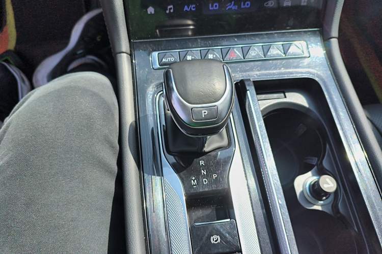 Used Hongqi H5 2024 2.0T Automatic Smart Connect Flagship Edition
