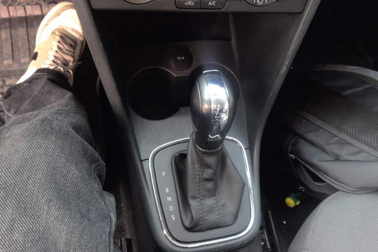Used Volkswagen Polo 2016 1.4L Automatic Trendy Model Gear Lever