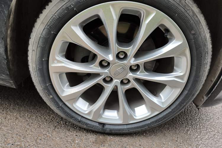 Used Cadillac CT5 2022 28T Luxury Version (Standard Edition) Right Front Wheel Hub