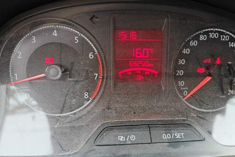 Used Volkswagen Jetta 2017 1.5L Manual Fashion Edition Odometer Close Up