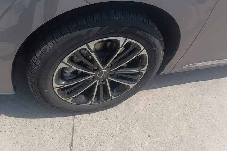 Used Roewe iMAX8 2022 400TGI Prestige Edition