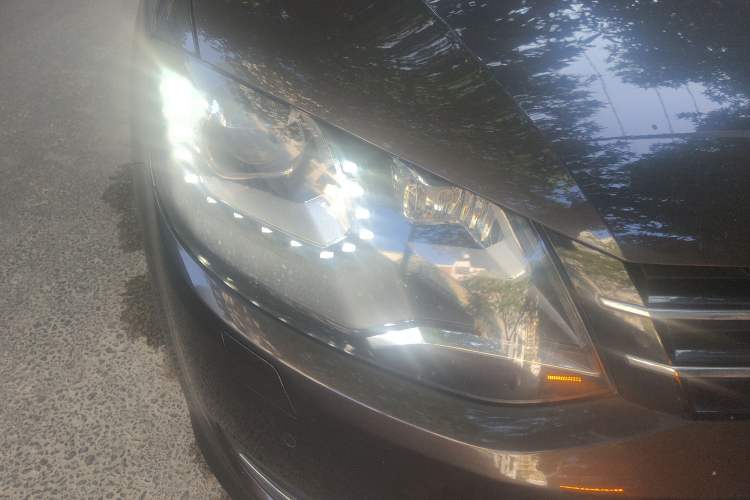 Used Volkswagen Sharan 2014 2.0 TSI Luxury Model Right Front Headlight