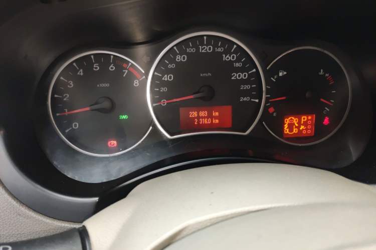 Used Renault Koleos 2010 2.5L 4x4 Comfort Edition Odometer Close Up