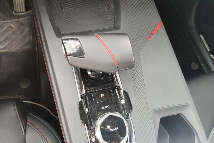 Used CHANGAN OSHAN Z6 2022 Blue Whale 1.5T DCT Smart Edition Gear Lever