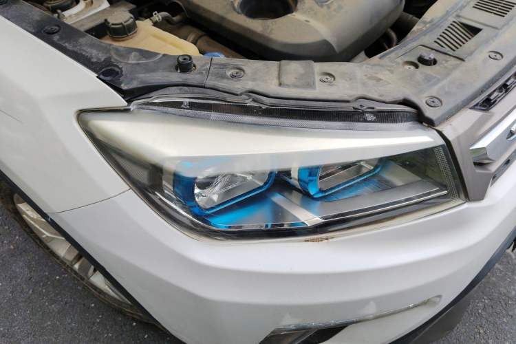 Used CHANGAN CS75 2017 Shangkui Edition 1.5T Manual Fengxiang Model Right Front Headlight