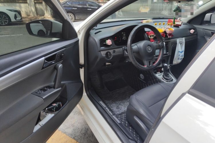 Used Volkswagen Gran Lavida 2013 1.6L Automatic Fashion Model
