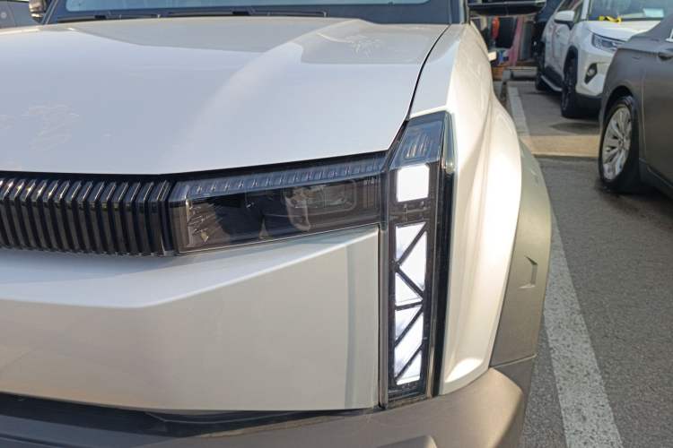 Used iCAR 03 2024 401km Two-Wheel Drive Standard Advanced Version Left Front Headlight