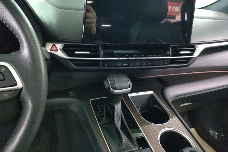 Used Toyota SIENNA 2024 2.5L Hybrid Four-Wheel Drive Luxury Edition