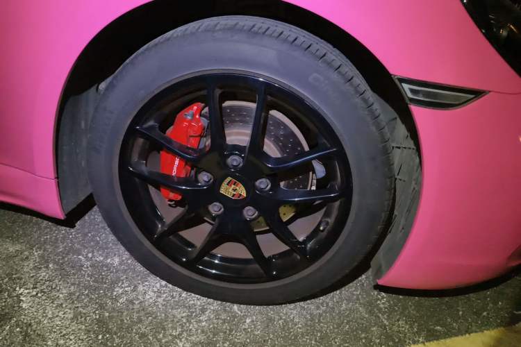 Used Porsche 718 2018 Cayman 2.0T Right Front Wheel Hub