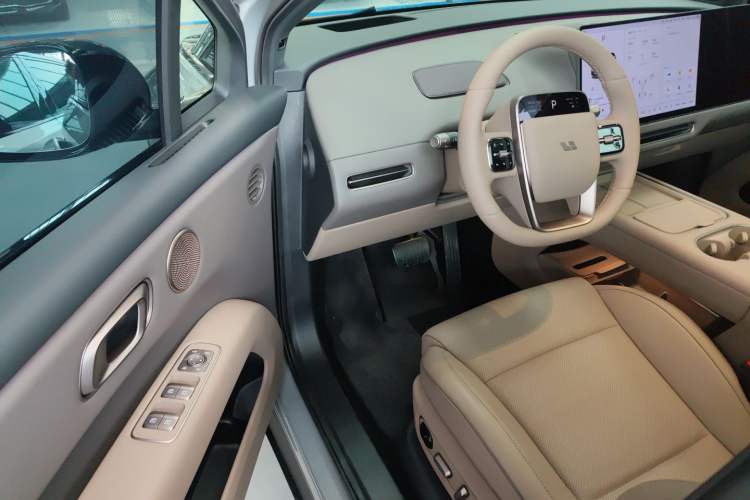 Used Li Auto i6 2025 Model Two-Wheel-Drive Standard Type Driver Seat