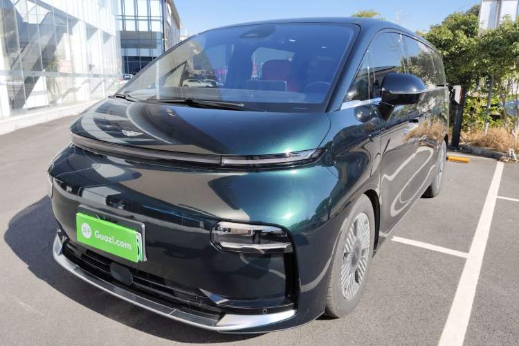 Used Geely Galaxy LEVC L380 2024 140-Degree 6-Seater All-Wheel-Drive Ultra