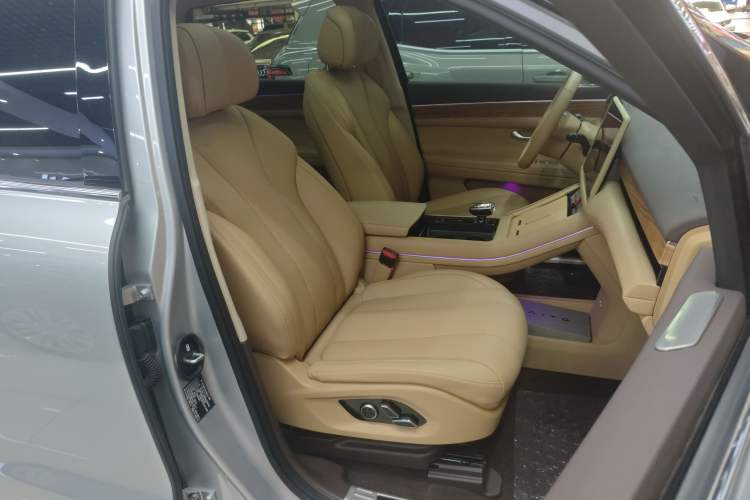 Used Hima AITO M7 2024 1.5T Intelligent Driving Rear-Drive Max Edition 6 Seats
