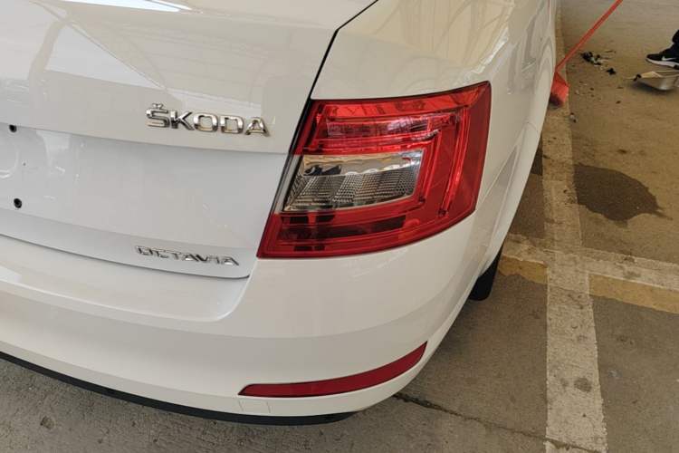 Used Skoda Octavia 2017 1.6L Automatic Chuanxing Edition Right Rear Taillight