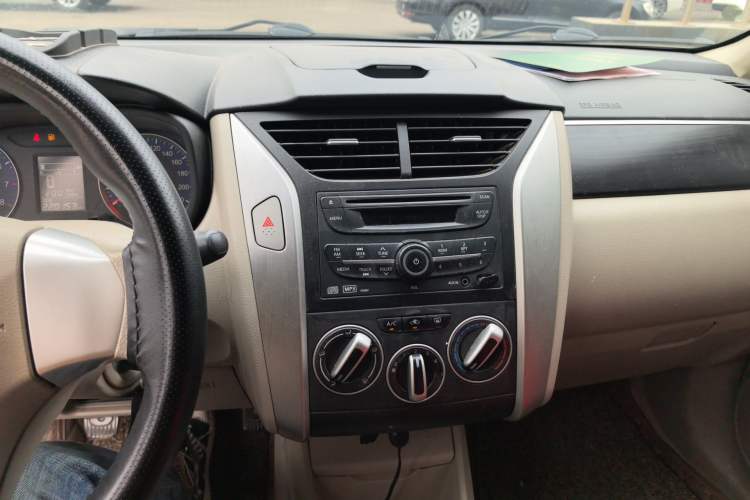 Used Venucia D50 2015 1.6L Manual Luxury Edition
