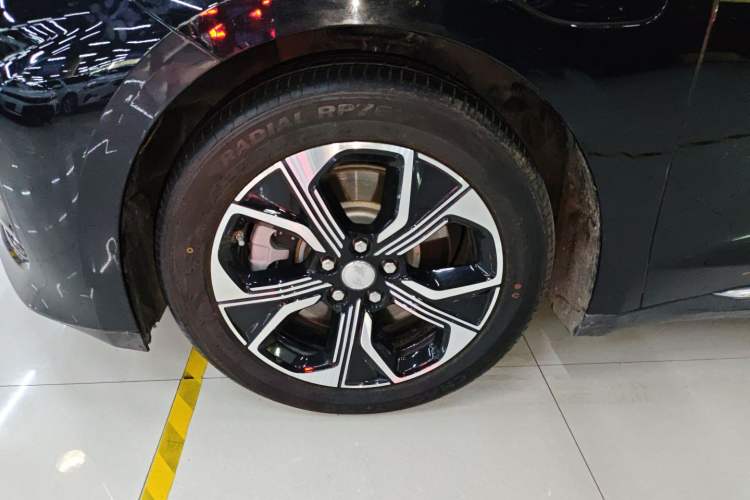 Used Hongqi E-QM5 2023 Revised Version Basic Travel Edition Left Front Wheel Hub