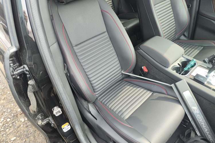 Used Land Rover Discovery Sport New Energy 2022 Facelifted P300e Plug-in Hybrid Electric Version Right Front Seat