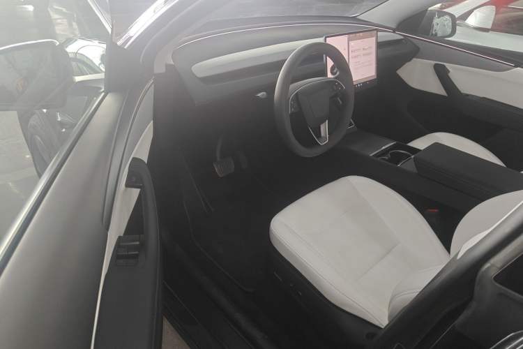 Used Tesla Model Y 2025 Rear-Wheel Drive First Edition
