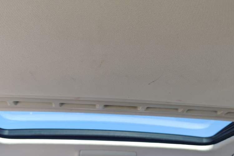 Used Volkswagen Lavida 2013 1.4 TSI Manual Luxury Edition Headliner