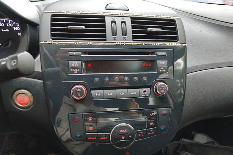 Used Nissan Tiida 2013 1.6L CVT Cool Cafe Edition Audio And AC Panel