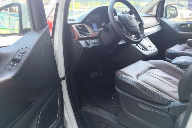 Used SAIC MAXUS G10 2014 2.0T Automatic Executive Edition