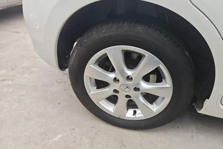 Used Nissan Tiida 2011 1.6L Manual Comfort Edition
