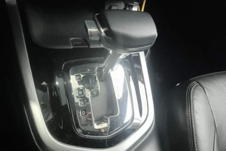 Used Nissan Terra 2018 2.5L Automatic 4x4 Luxury Edition
