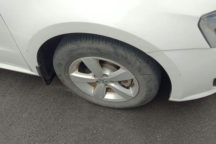 Used Volkswagen Gran Lavida 2013 1.6L Automatic Fashion Model Right Front Wheel Hub