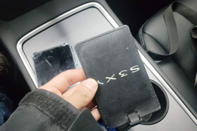 Used Tesla Model Y 2023 Long-Range All-Wheel-Drive Version Interior 1