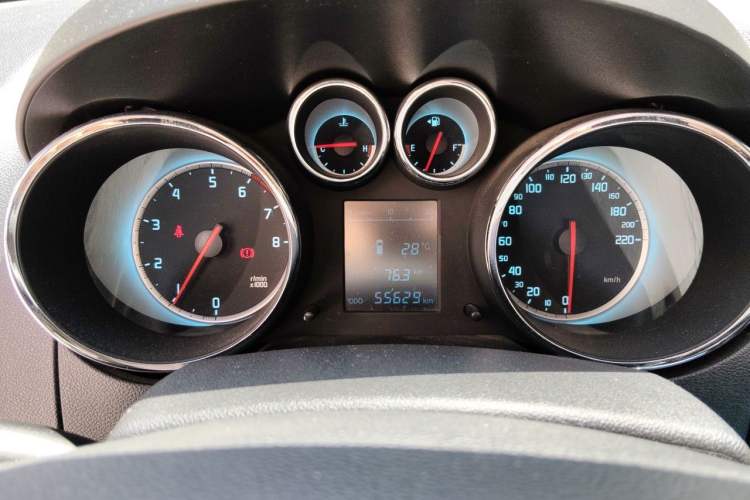 Used CHANGAN CS35 2014 1.6L Manual Luxury Model China IV Standard
