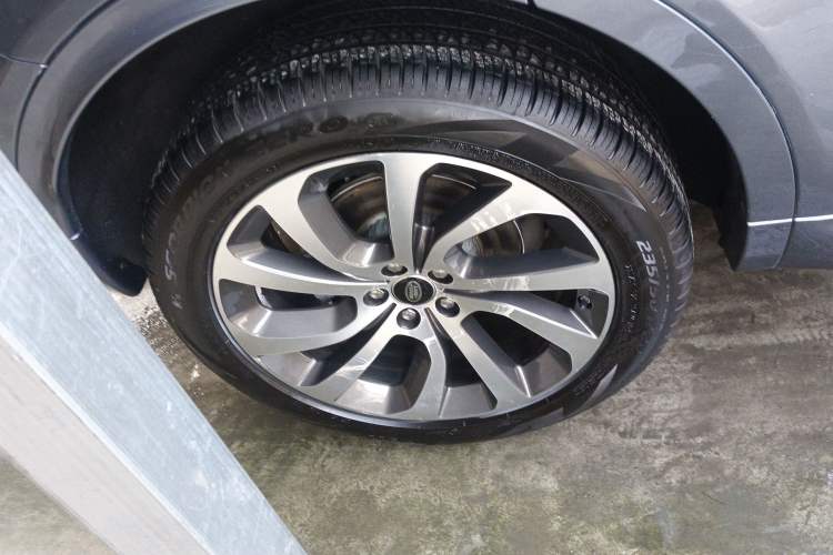 Used Land Rover Discovery Sport 2020 249 PS R-Dynamic Performance Edition Exterior 3