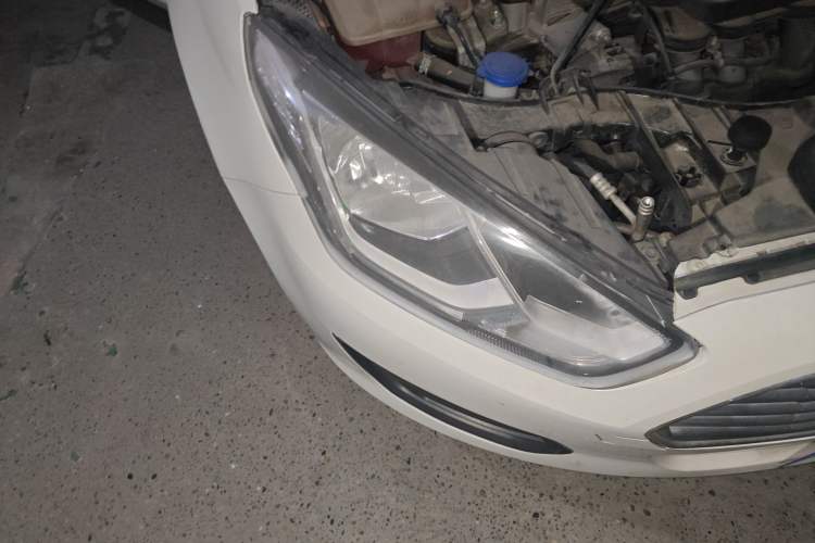 Used Ford Escort 2017 Revised Version 1.5L Manual Comfort Edition Right Front Headlight