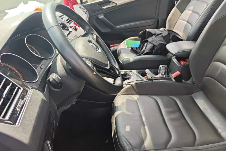 Used Volkswagen Tiguan L 2019 Updated Version 330TSI Automatic Two-Wheel Drive Panoramic Comfort Edition China VI Standard Left Front Seat