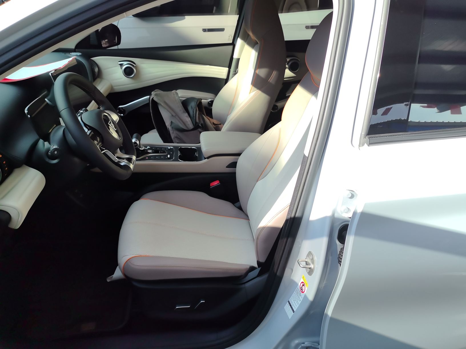 Переднее сиденье в автомобиле