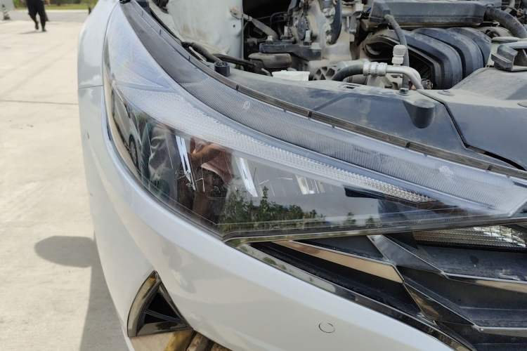 Used Hyundai Elantra 2021 1.5L CVT LUX Prestige Edition Right Front Headlight