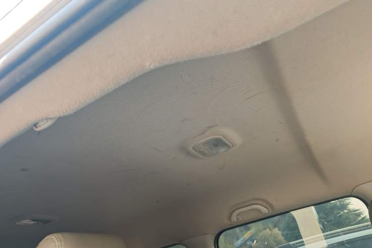 Used JAC Refine M4 2019 Business & Travel Series 2.0L Manual Comfort Model China VI Headliner