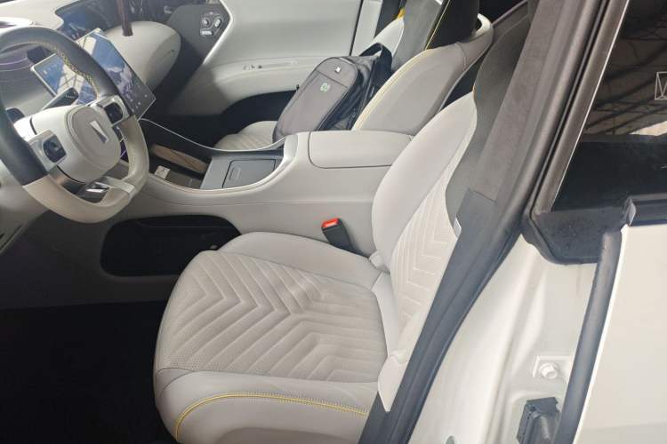 Used Avatr 11 2023 HarmonyOS Version Smart Enjoyment Upgrade Model 90-Degree Rear-Wheel Drive Edition