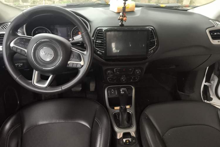 Used Jeep Compass 2017 200T Automatic Enjoyment Version
