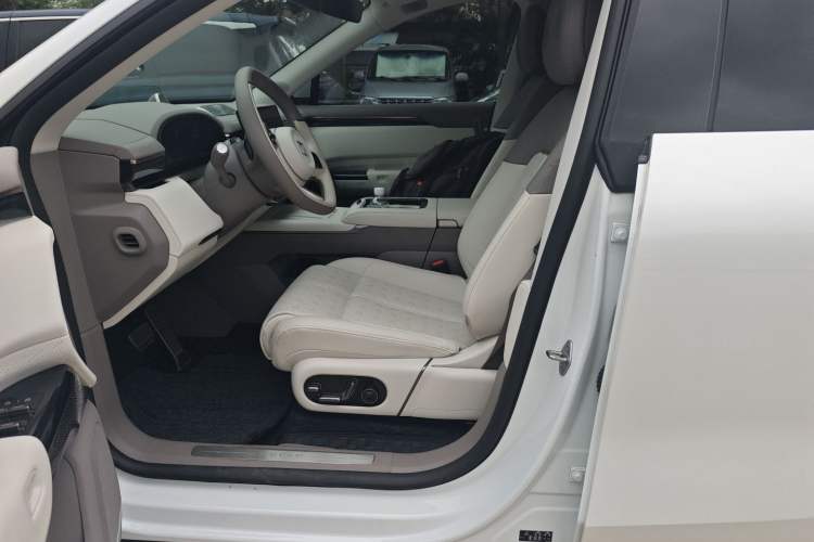 Used Zeekr 7X 2025 100 kWh Long-Range Rear-Wheel Drive with Intelligent Driving Features
