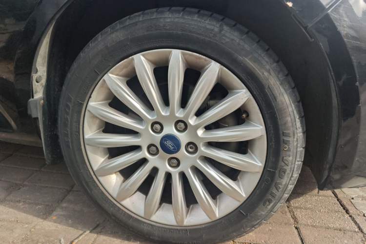 Used Ford Mondeo 2011 2.3L Luxury Model Right Front Wheel Hub