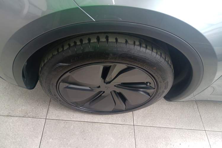 Used Tesla Model Y 2025 Rear-Wheel-Drive Version
