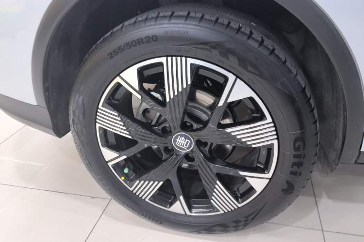 Used BYD Tang New Energy 2024 DM-i Glory Edition 112KM Flagship Model Right Rear Wheel Hub