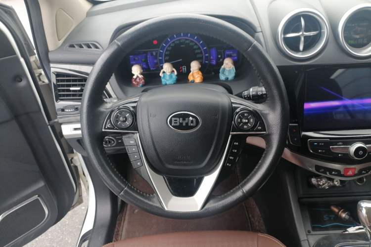Used BYD S7 2017 2.0T Automatic Prestige Edition Steering Wheel